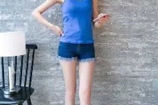 人民日报锐评假洋品牌风波只字未提董宇辉却句句不离董宇辉！