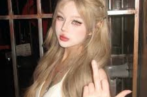婚内出轨却倒打一耙三个孩子两个爹超女何洁到底在想什么